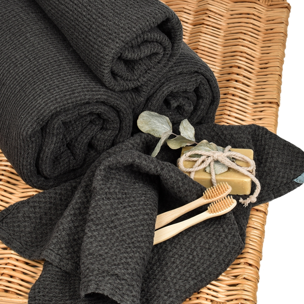 Waflle weave bath towel Dubysa in anthracite grey color, several sizes