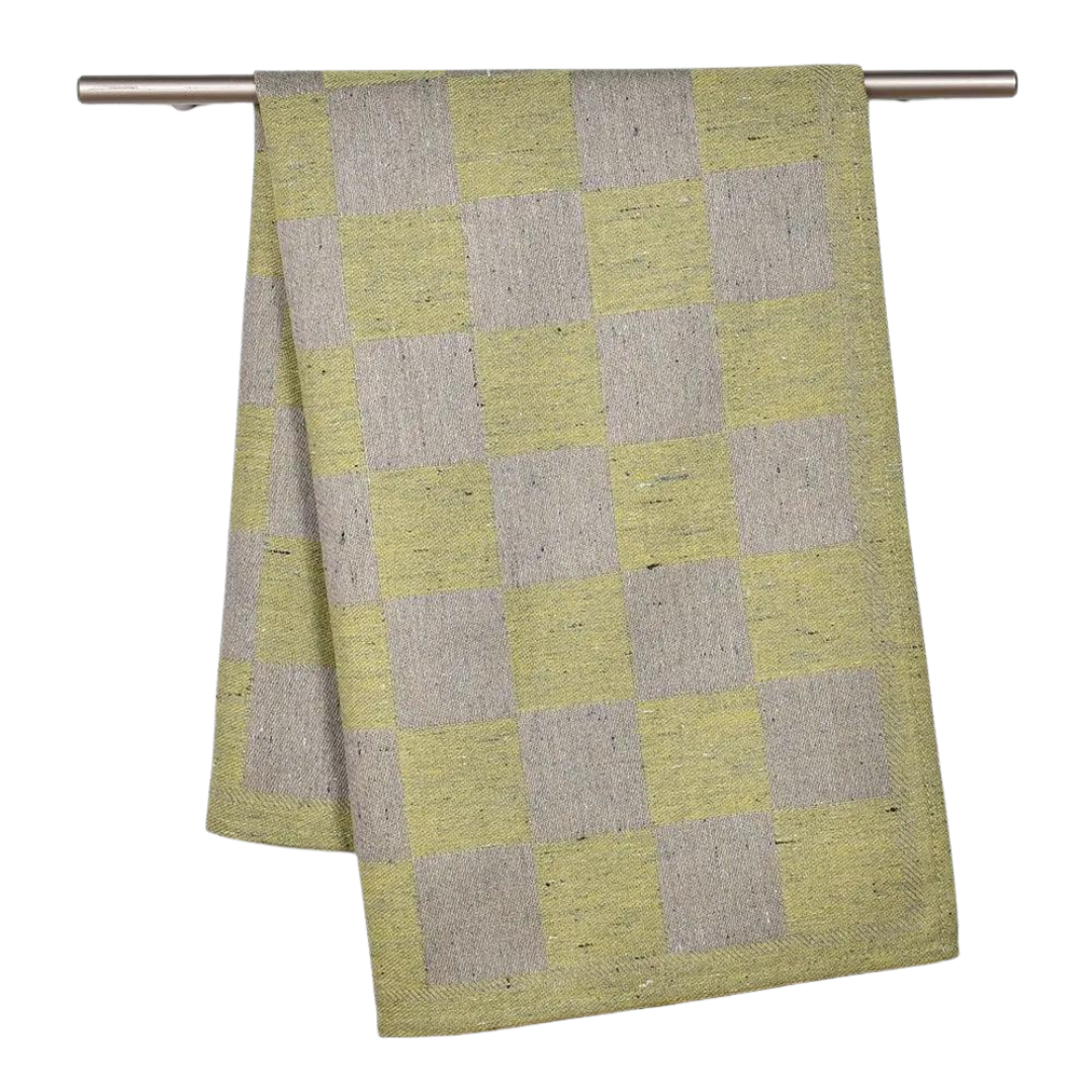 Checkered towel in green color, made using recycled yarns